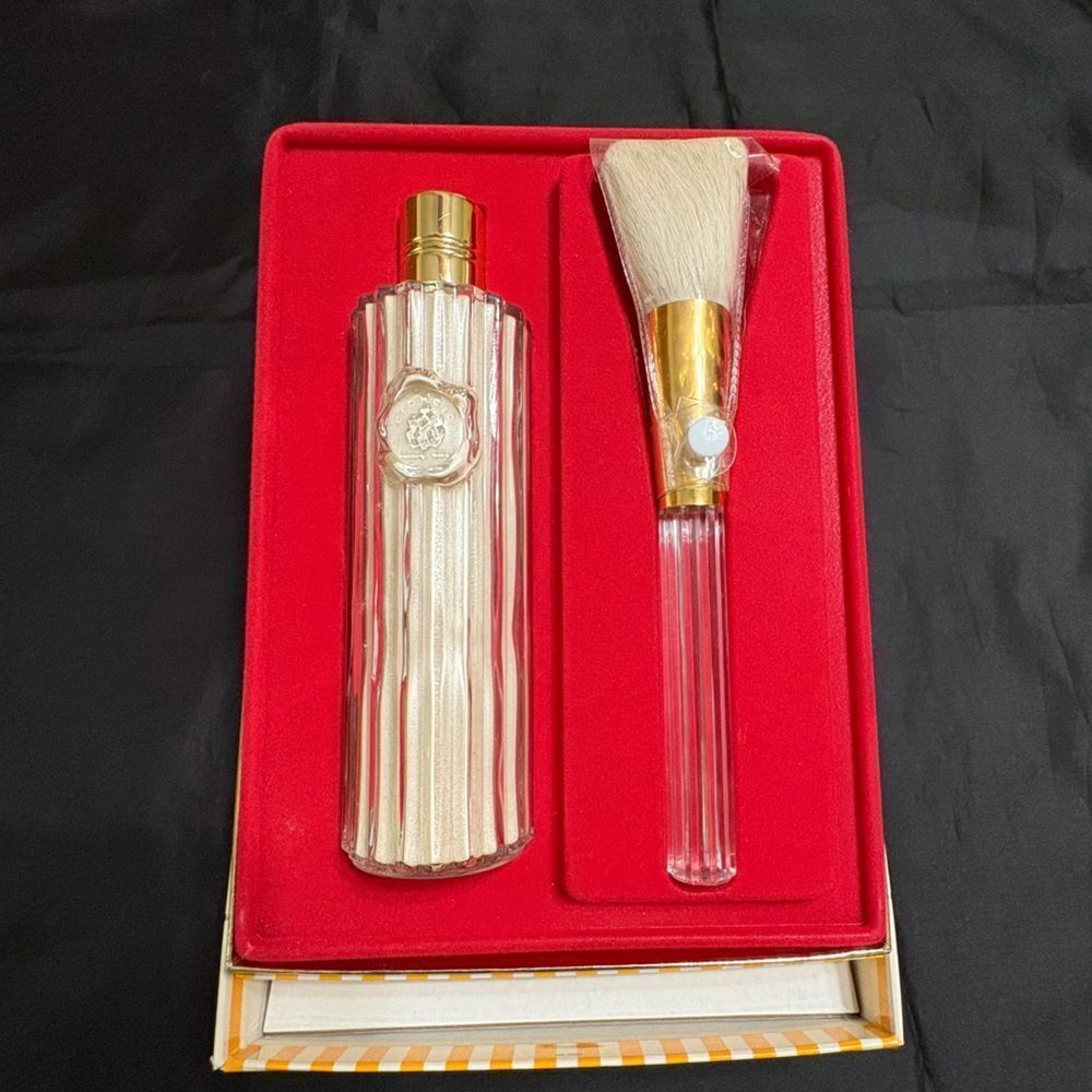 Giorgio Beverly Hills Extraordinary Shimmer talc Perfume and Brush Boxed set NIB